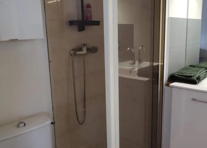 Joli Pres De La Avec Exterieur * La Rochelle (Charente-Maritime)